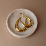 Ruben Drops in gold in a dish