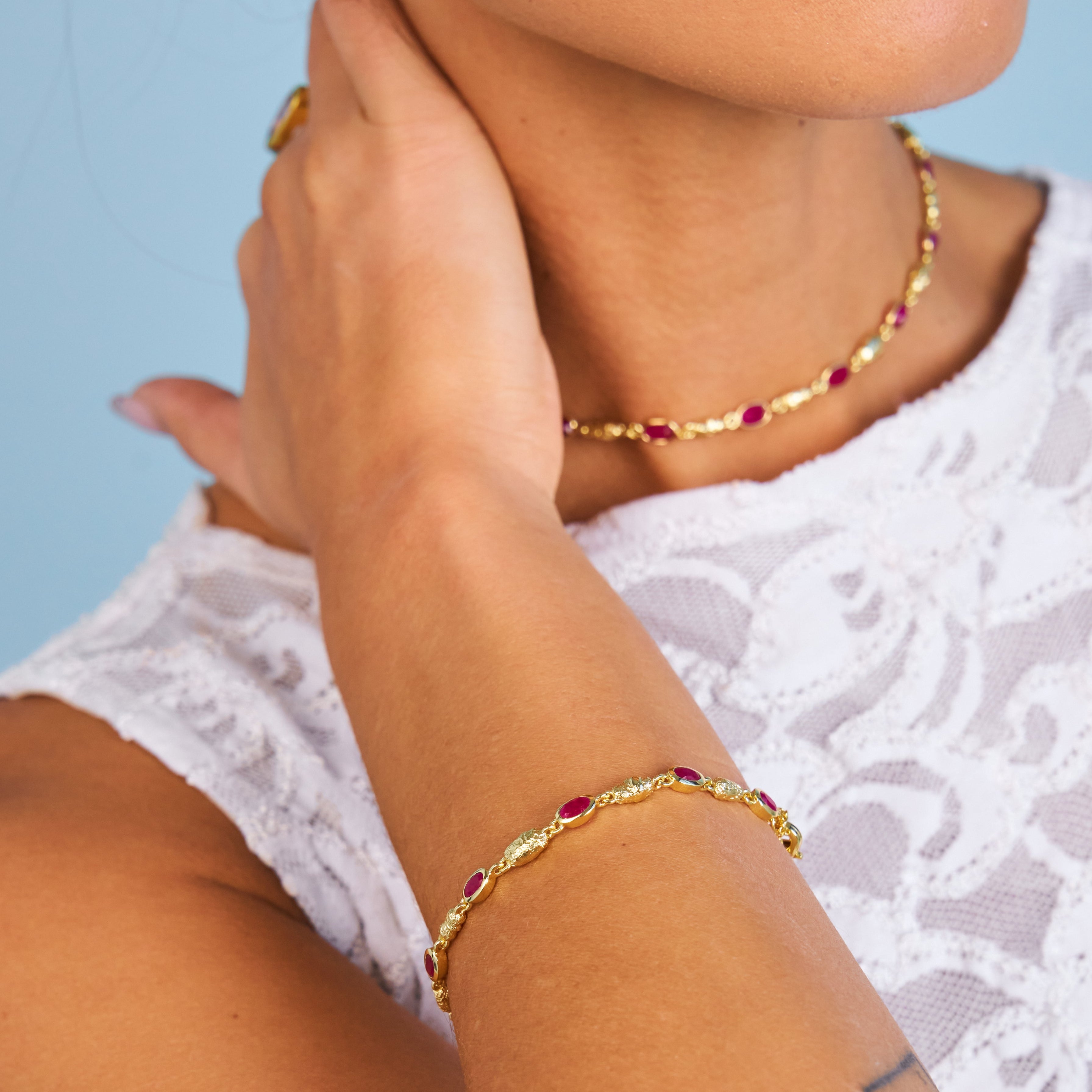 Vintage matching necklace and bracelet set with garnets