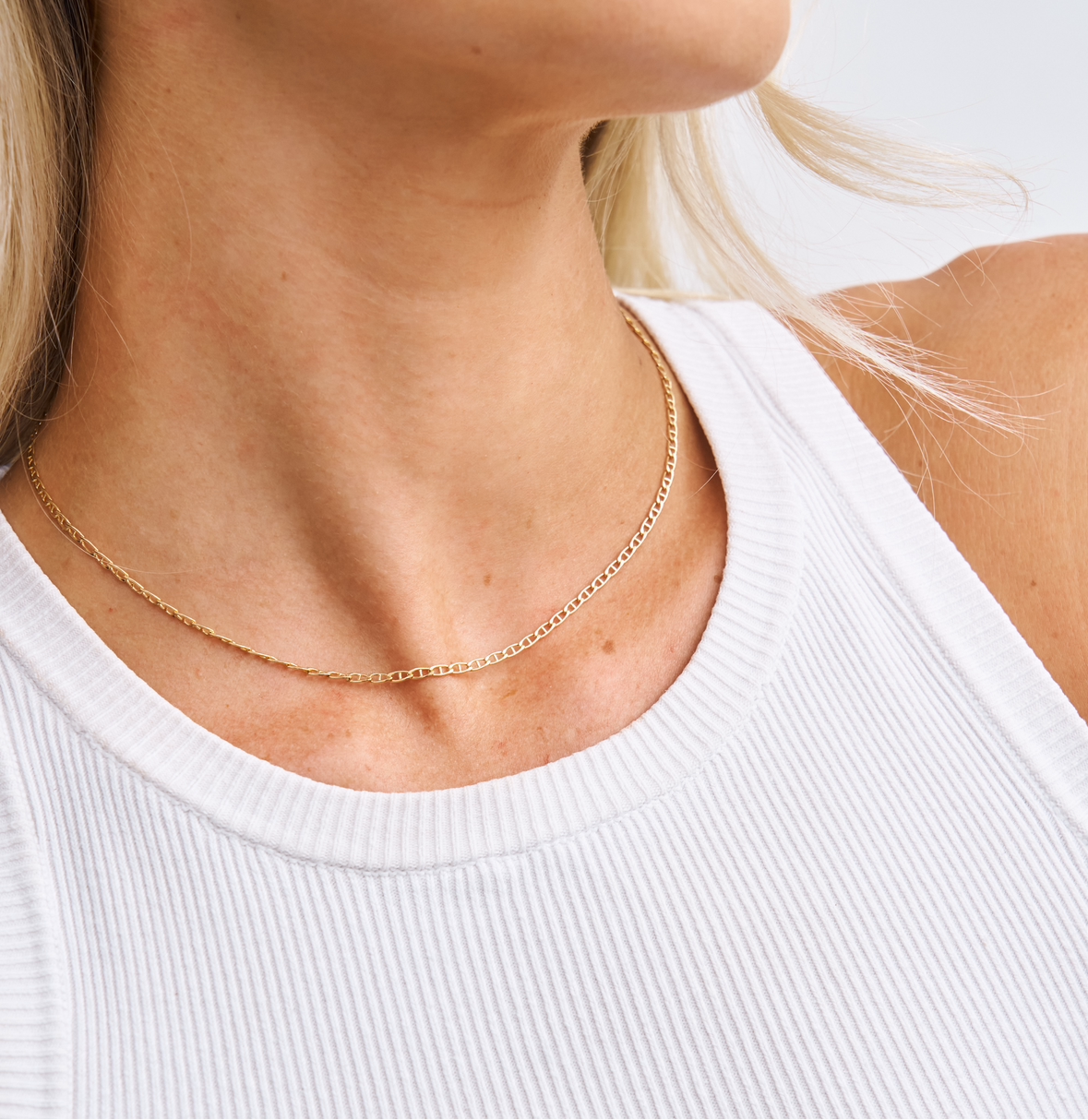 Cue Hudson layering gold chain 