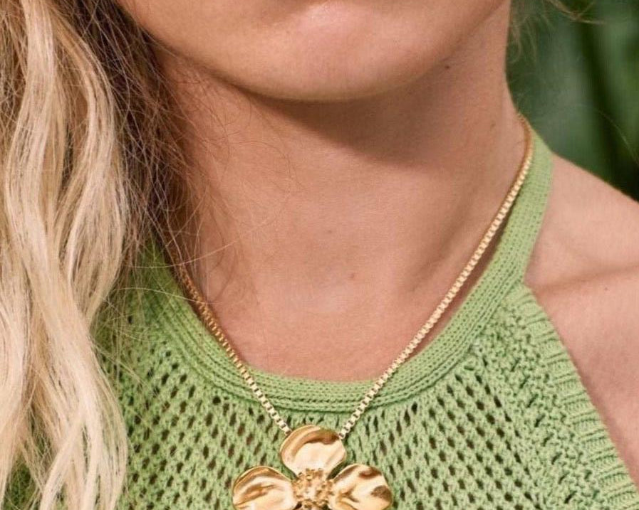 Hibiscus flower pendant necklace 