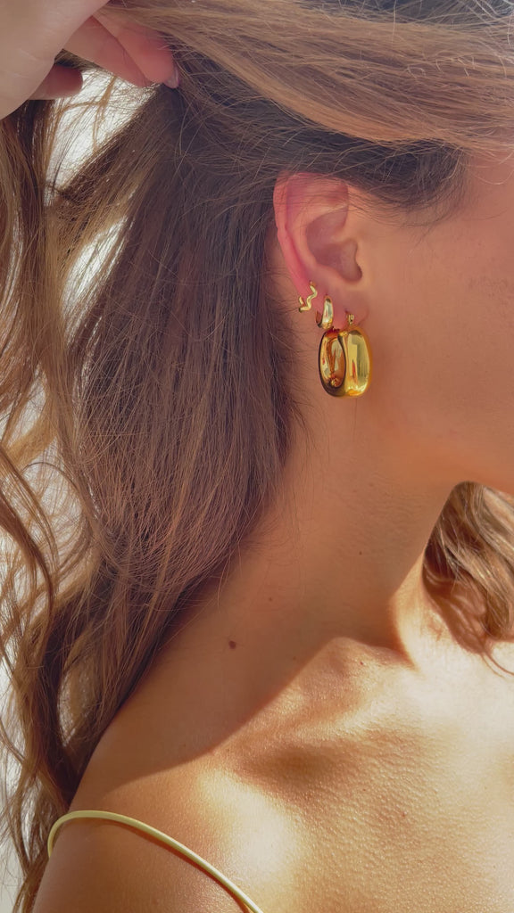 Video of our model Sammy in Pamu Hoops made of lightweight gold fill