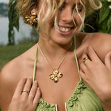 Tahiti resort wear | gold flower shape earrings 